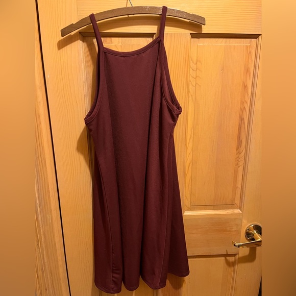 Maroon dress, size juniors XL - Picture 3 of 3